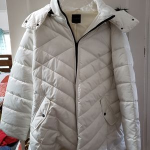 Super cute NEW puffer coat w/ hood